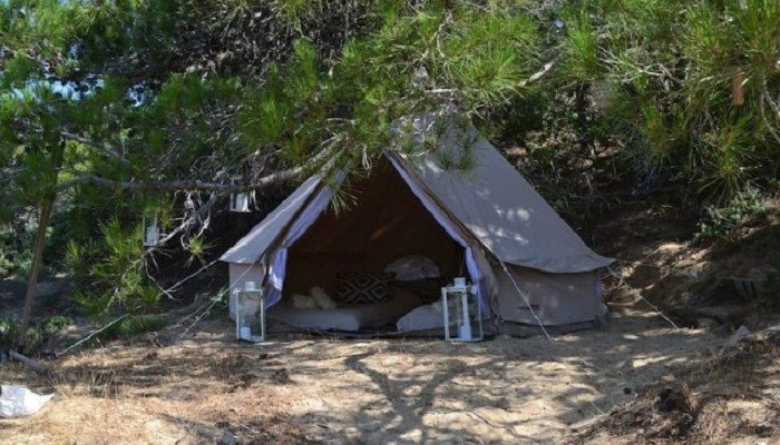 Αυτές είναι οι σκηνές που... νοικιάστηκαν μέσω Airbnb στη Γαύδο! (φωτο)