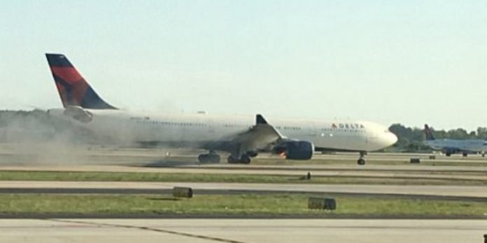 Κρήτη : Συναγερμός – Αεροσκάφος προσγειώθηκε κι έβγαζε… καπνούς