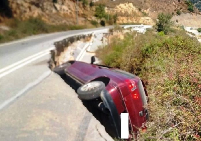 Κατέρρευσε δρόμος στην Κρήτη: Αυτοκίνητο έπεσε στο κενό
