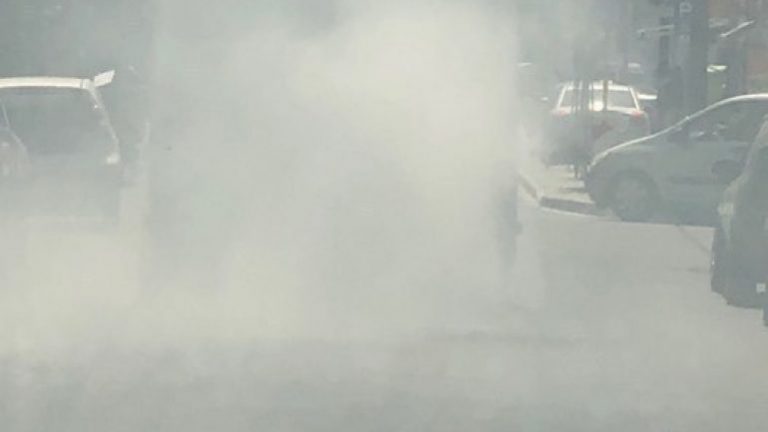 «Άρπαξε» ο κινητήρας λεωφορείου στο κέντρο των Χανίων