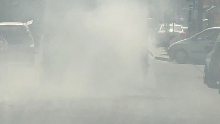 «Άρπαξε» ο κινητήρας λεωφορείου στο κέντρο των Χανίων