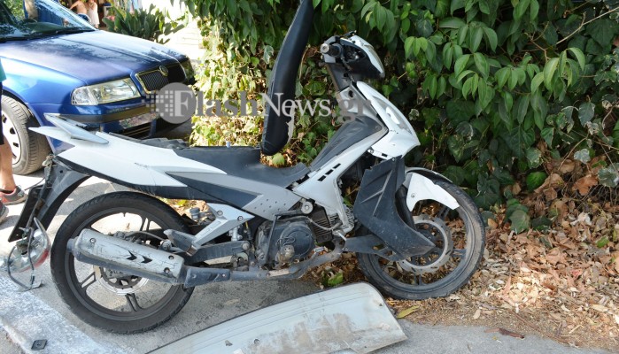 Τροχαίο με τραυματισμό νεαρής οδηγού μοτο στην Λεωφόρο Σούδας (φωτο)