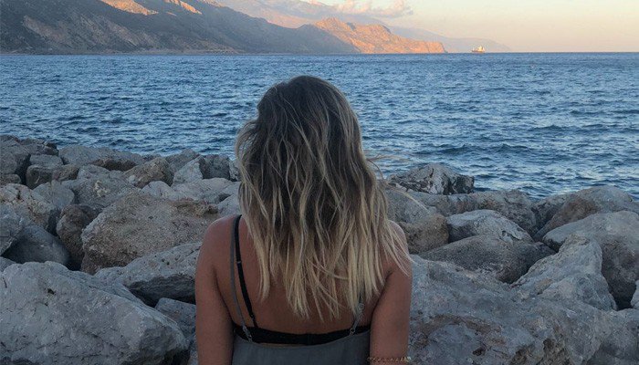Η Ζέτα Δούκα κάνει διακοπές στην Παλαιόχωρα και μαγνητίζει τα βλέμματα (φωτο)