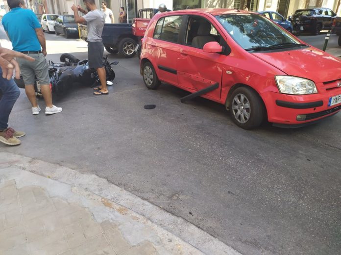 Τροχαίο στη συμβολή της Μυλωνογιάννη με την Υψηλαντών – Μηχανή συγκρούσθηκε με Ι.Χ.