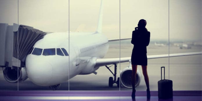 Είπε στον σύζυγο ότι πάει για ψώνια, του άφησε τα παιδιά και … την βρήκαν στο αεροδρόμιο