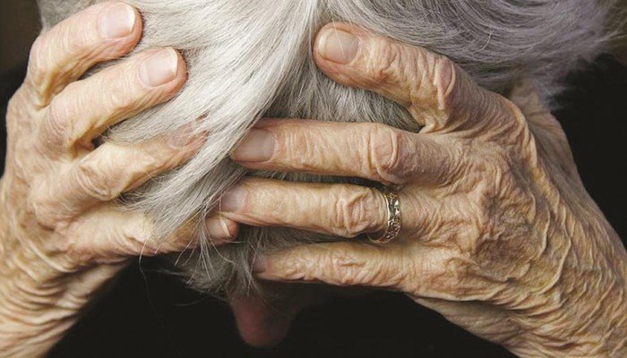 Μια 88χρονη βρέθηκε κακοποιημένη και πεσμένη στην αυλή του σπιτιού της στην Κίσσαμο