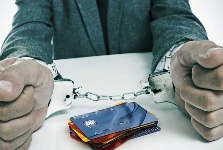 Κρήτη: Γνωστός τσαντάκιας, άρπαξε την πιστωτική και έφαγε 1000 ευρώ