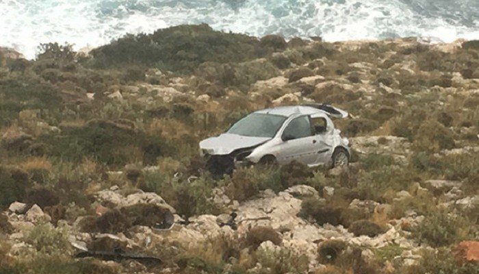 Αυτοκίνητο έπεσε σε γκρεμό στα Σεϊτάν λιμάνια
