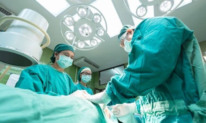 Φρίκη: Έπαθαν ΣΟΚ οι γιατροί – Του φύτρωσε κέρατο στο κεφάλι – Σκληρές εικόνες