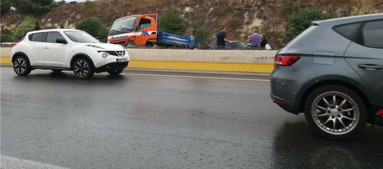 Κρήτη: Καραμπόλα, μπαράζ τροχαίων και μποτιλιάρισμα με την πρώτη βροχή στους δρόμους (φωτο)