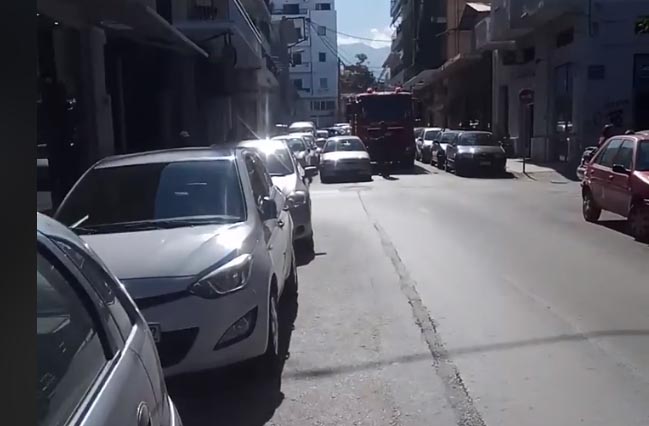 Χανιά: Διπλοπαρκάρισμα έκλεισε το δρόμο σε πυροσβεστικό όχημα! (video)