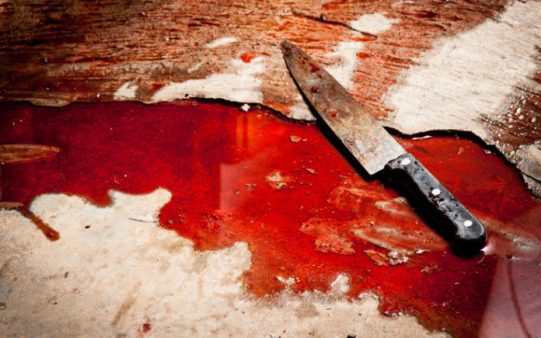 Άγριος καβγάς στην εθνική οδό – Μαχαίρωσε τη σύντροφό του και εξαφανίστηκε