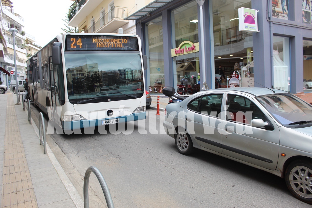 Χανιά: Χάος στο κέντρο της πόλης από ένα ανεγκέφαλο οδηγό (φωτο)