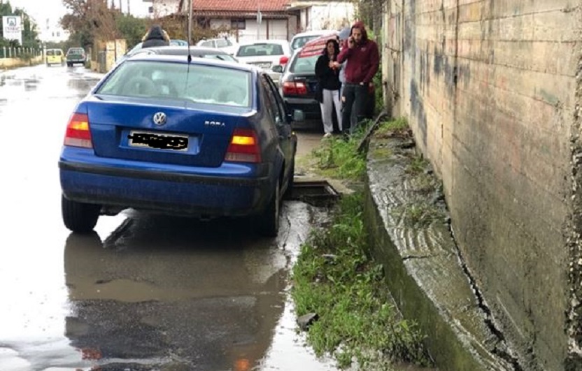 Χανιά: Αυτοκίνητο έπεσε σε φρεάτιο που ξεχάστηκε ανοιχτό! (φωτο)