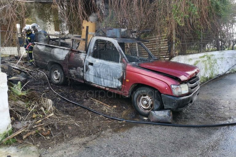 Χανιά: Αγροτικό τυλίχτηκε στις φλόγες (φωτο)