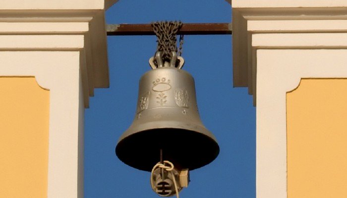 Άφησαν απειλητικό σημείωμα σε παπά γιατί χτυπούσε δυνατά η… καμπάνα