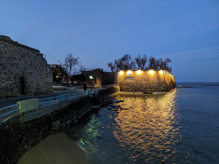 Χανιά: Φωτίστηκε ξανά έπειτα από πολλά χρόνια η Πύλη της Άμμου (φωτο)