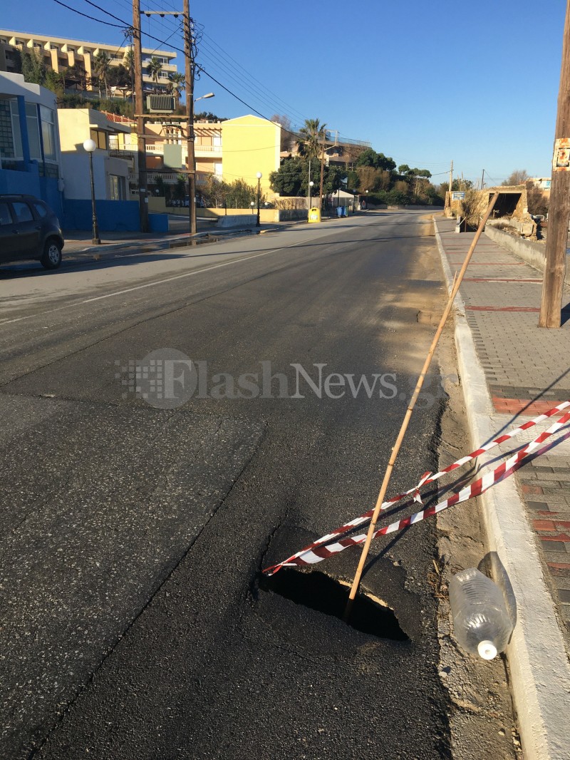 Προσοχή! Μεγάλη τρύπα σε κεντρικό δρόμο στον Σταλό (φωτο)