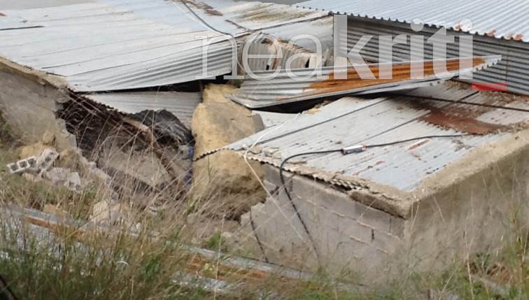 Κρήτη: Τεράστιος βράχος σκόρπισε τον τρόμο - Μια... κηδεία γλύτωσε την οικογένεια (φωτο - Video)