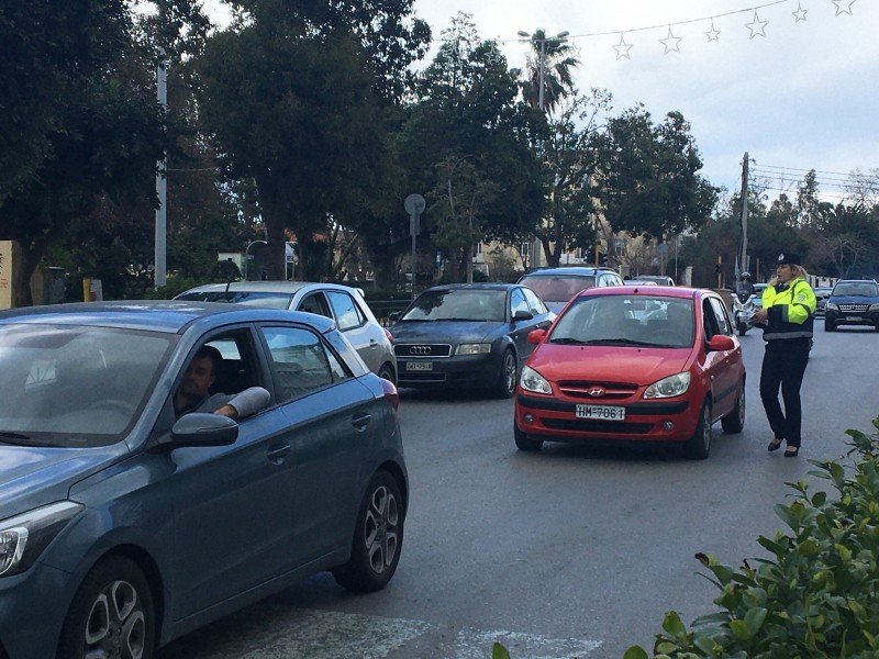 Χανιά: Αλκοολόμετρα και συμβουλές μοίρασε η τροχαία (φωτο)