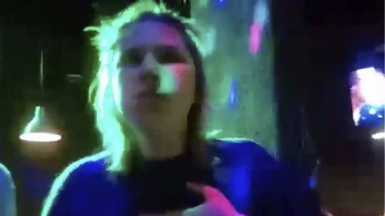 Πνίγηκε με τρία γλυκά που έβαλε στο στόμα της σε «διαγωνισμό» (video)