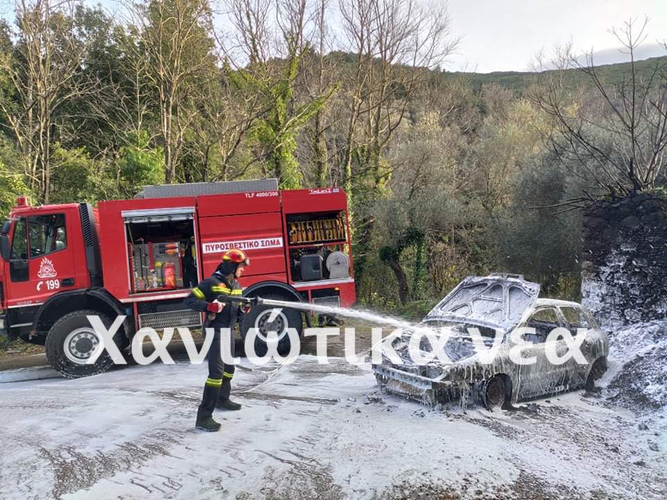 Χανιά: Παρανάλωμα του πυρός αυτοκίνητο (φωτο)