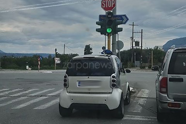 Χανιά: Απίστευτο και όμως χανιώτικο! Πάρκαρε… πάνω στο φανάρι (φωτο)