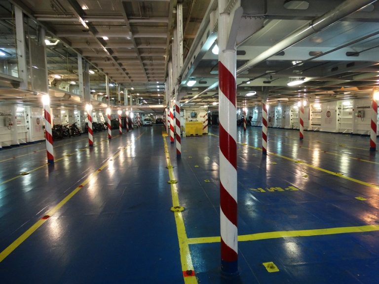 Τραγωδία στα Χανιά - 45χρονος συνεθλίβει από φορτηγό στο γκαράζ πλοίου