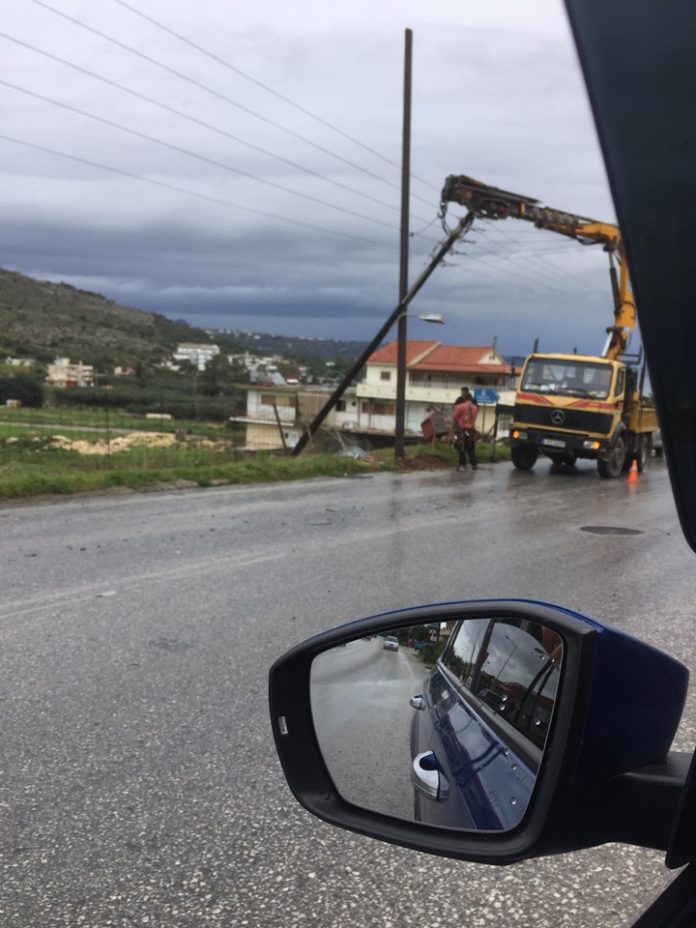 Σοβαρό τροχαίο στα Χανιά! Αυτοκίνητο έπεσε σε χαντάκι, μετά από σύγκρουση με άλλο όχημα (φωτο)