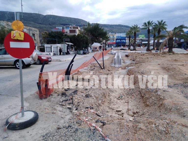 Χανιά: Καθυστερεί η ανάπλαση στη πλατεία της Σούδας (φωτο)