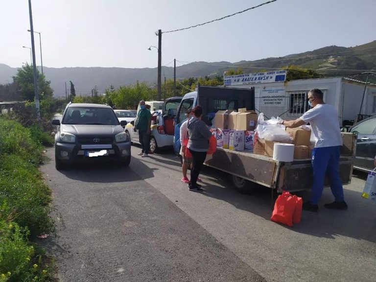 Χανιά: Διανομή προϊόντων σε πληθυσμούς Ρομά από τον Δήμο