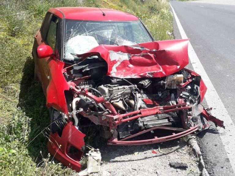 Σοβαρό τροχαίο στην Κρήτη - Σύγκρουση Πυροσβεστικού με δυο ΙΧ (φωτο)