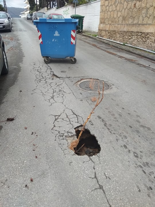 Χανιά: Παγίδα στη μέση του δρόμου - Τρύπησε το κούφιο οδόστρωμα (φωτο)
