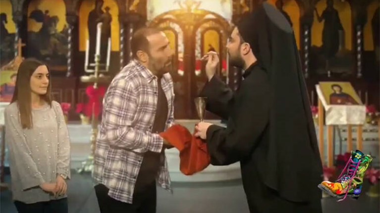 Ράδιο αρβύλα: Οργή για βίντεο που σατιρίζει την Θεία Κοινωνία