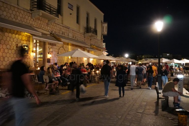 Χανιά: Βόλτα, καφές και φαγητό το πρώτο βράδυ μετά την καραντίνα (φωτο)