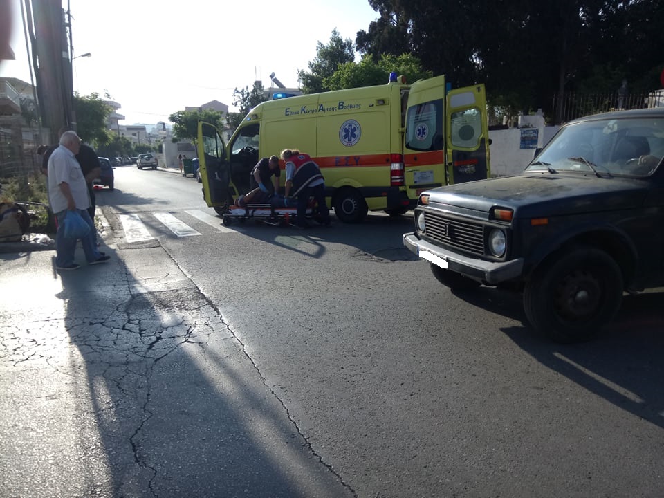 Τροχαίο ατύχημα σημειώθηκε σήμερα νωρίς το πρωί στα Χανιά με ένα ποδηλάτη να τραυματίζετε σοβαρά στο κεφάλι 