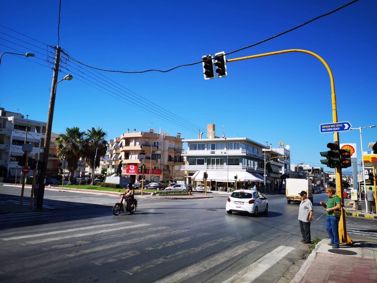 Χανιά: Παραλίγο τραγωδία - IX λίγο έλειψε να παρασύρει παιδί σε διασταύρωση καρμανιόλα (φωτο)