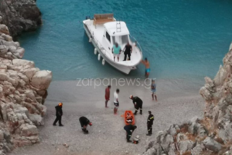 Χανιά: Τουρίστρια έπεσε στα βράχια στα Σεϊτάν Λιμάνια και τραυματίστηκε (φωτο)