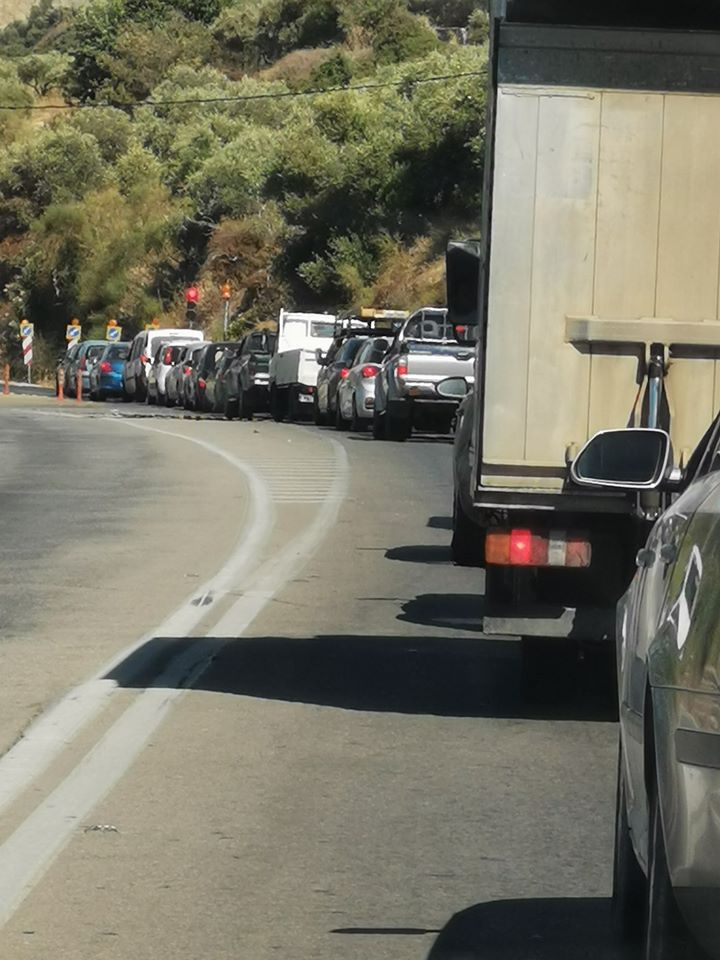 Απίστευτο επέστρεψαν τα φανάρια και πάλι στην Εθνική οδό στα Χανιά (φωτο)