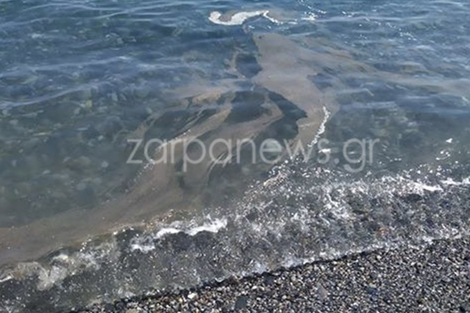 Χανιά: Λύματα σε ακόμη μία γνωστή παραλία (φωτο)