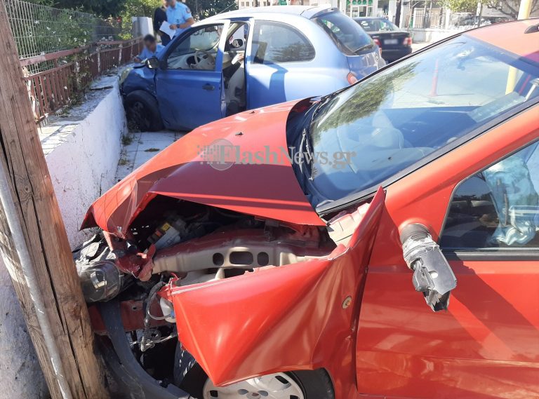 Τροχαίο ατύχημα συνέβη σήμερα το πρωί στα Χανιά σε διασταύρωση των Χανίων στο κέντρο της πόλης.