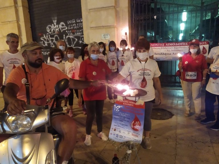 Χανιά: Η “φλόγα της αγάπης” άναψε στην Πλατεία της Δημοτικής Αγοράς (video)