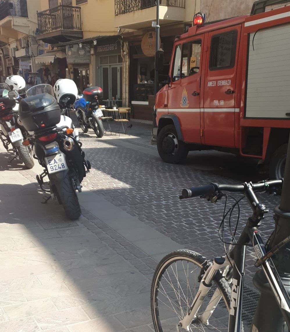 Χανιά: Βουλωμένα φρεάτια προκάλεσαν βραχυκύκλωμα στο Ενετικό λιμάνι - Παραλίγο να γίνει έκρηξη (video)