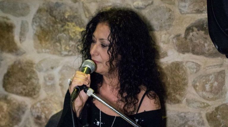 Έφυγε από ζωή η γνωστή Κρητικιά ερμηνεύτρια, Πόπη Φραγκιαδουλάκη