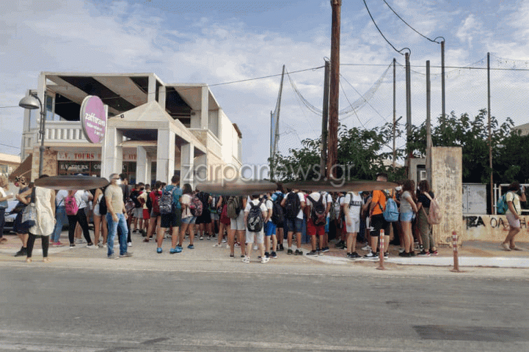 Χανιά: Κατάληψη στο γυμνάσιο Πλατανιά για τις μάσκες (φωτο)