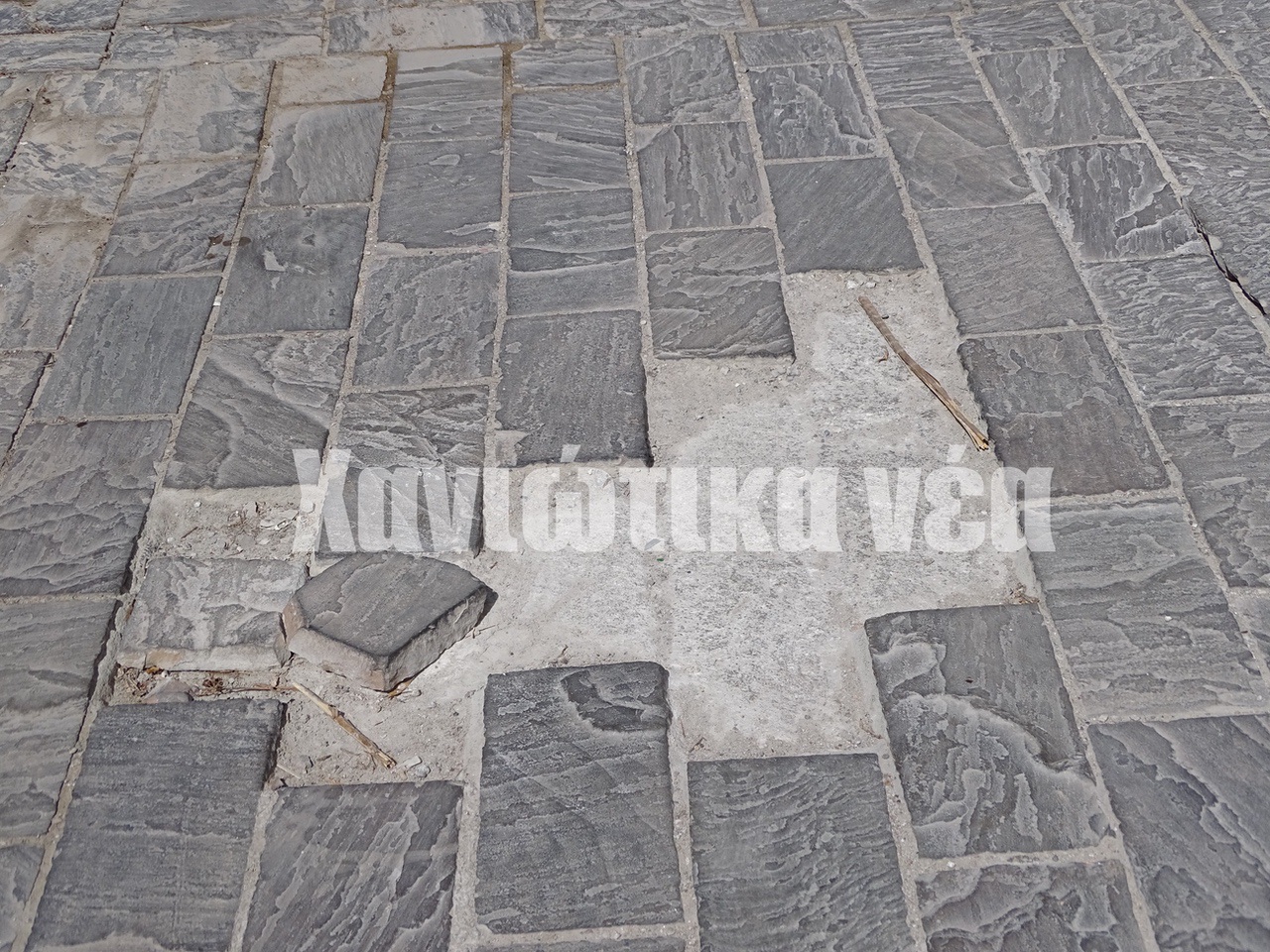 Χανιά: Λακκούβες - παγίδες για ανυποψίαστους πεζού στο κέντρο της πόλης (φωτο)