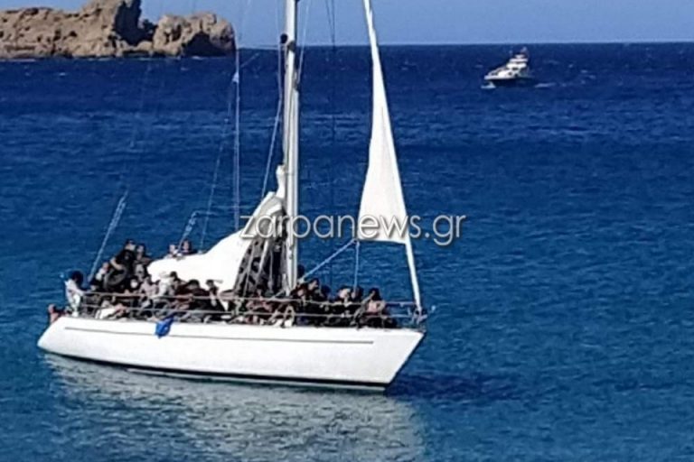 Χανιά: Σκάφος ξεφόρτωσε δέκα μετανάστες και ξαναβγήκε στα διεθνή ύδατα (φωτο)