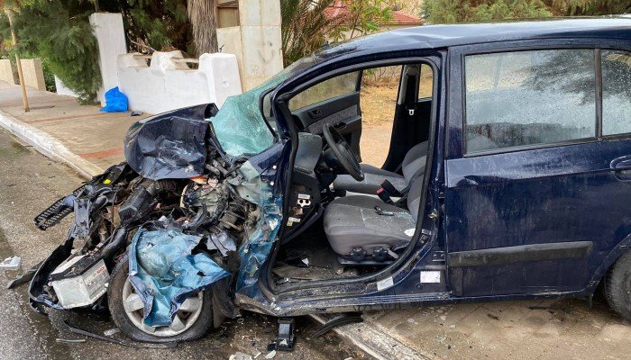 Χανιά: Γυναίκα εγκλωβίστηκε μετά από σοβαρό τροχαίο (φωτο)