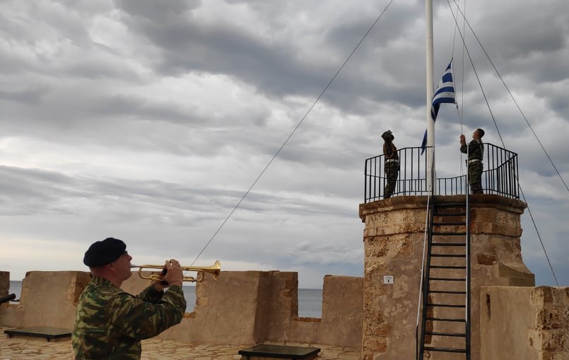 Χανιά: Ύψωσαν τη σημαία στο φρούριο Φιρκά για την εθνική εορτή (video + φωτο)