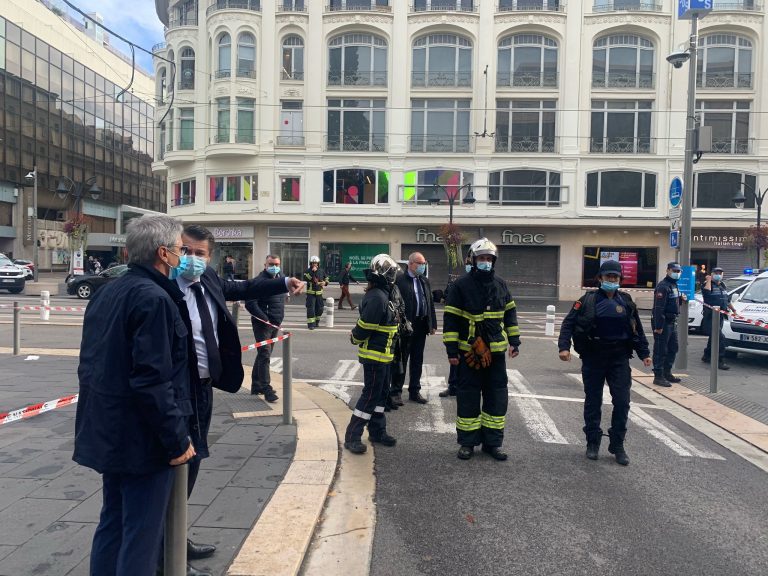 Συναγερμός στη Γαλλία: Νεκρός και τραυματίες σε επίθεση με μαχαίρι στη Νίκαια (φωτο)